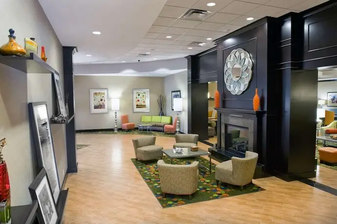 Hampton Inn Evansville Airport 