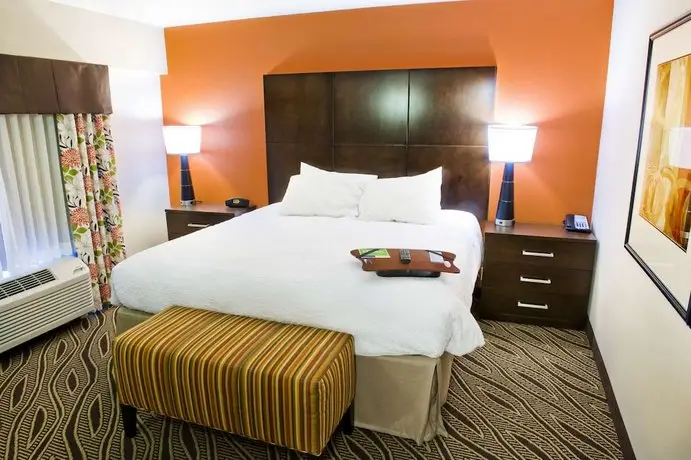 Hampton Inn Evansville Airport 