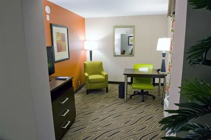 Hampton Inn Evansville Airport 