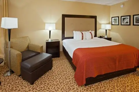 Holiday Inn Evansville Airport 