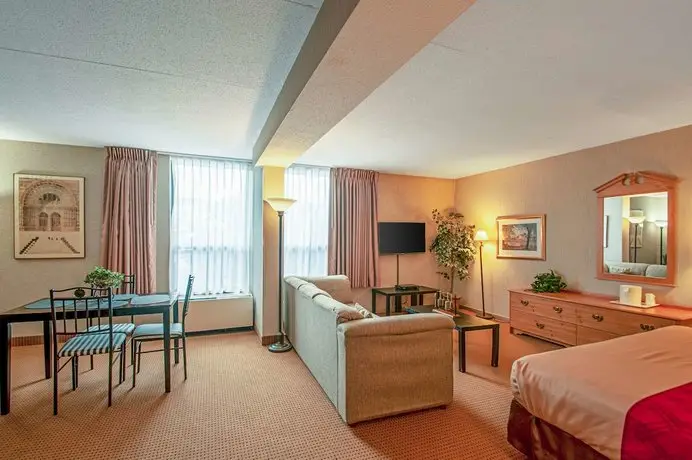 Econo Lodge Metro 