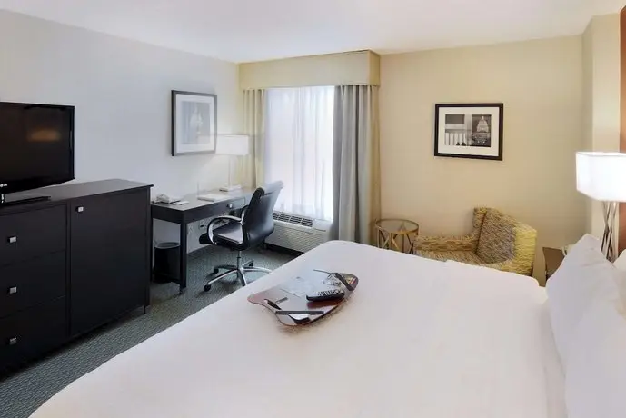 Hampton Inn & Suites Reagan National Airport - Crystal City 