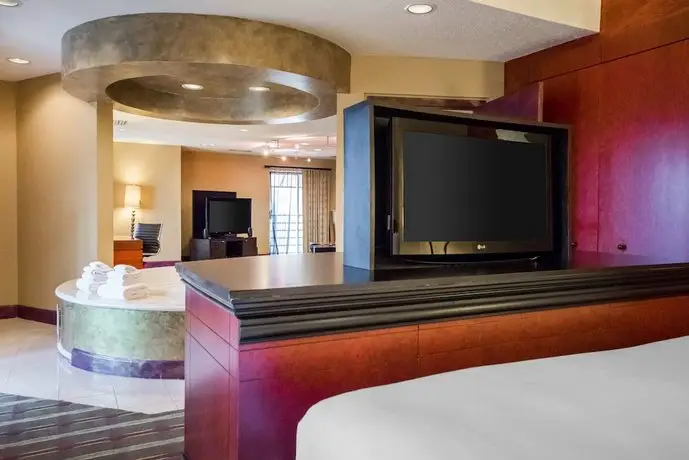 Pier 5 Hotel Baltimore Curio Collection by Hilton 