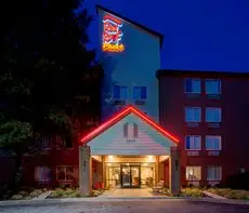 Red Roof Inn PLUS+ Raleigh NCSU Convention Center 