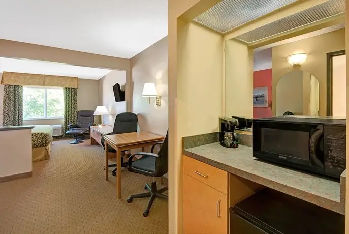 Days Inn & Suites by Wyndham Airport Albuquerque