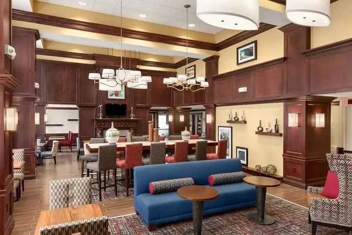 Hampton Inn & Suites Cleveland-Beachwood