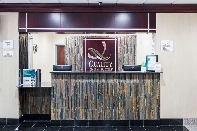 Quality Inn & Suites Cincinnati Downtown 