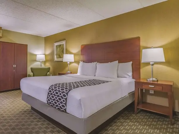 La Quinta Inn Cleveland Airport West 