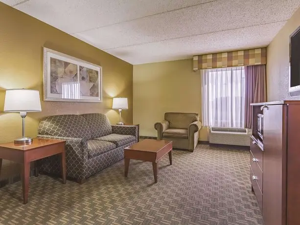 La Quinta Inn Cleveland Airport West 