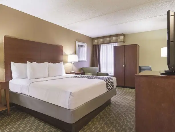 La Quinta Inn Cleveland Airport West 