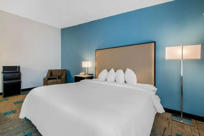 Clarion Inn & Suites Chambersburg 