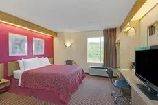 Days Inn by Wyndham Pittsburgh Airport 