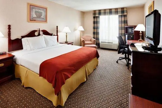 Holiday Inn Express & Suites by IHG Chambersburg 