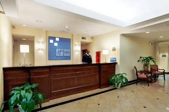 Holiday Inn Express & Suites by IHG Chambersburg 