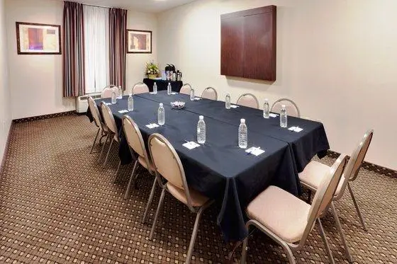 Holiday Inn Express & Suites by IHG Chambersburg 