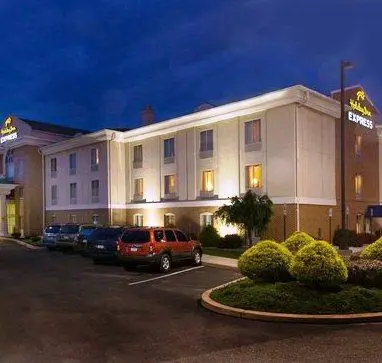 Holiday Inn Express & Suites by IHG Chambersburg 