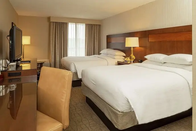 DoubleTree by Hilton Pittsburgh-Green Tree 