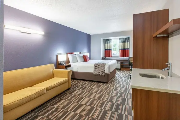 Microtel Inn & Suites by Wyndham Pittsburgh Airport 