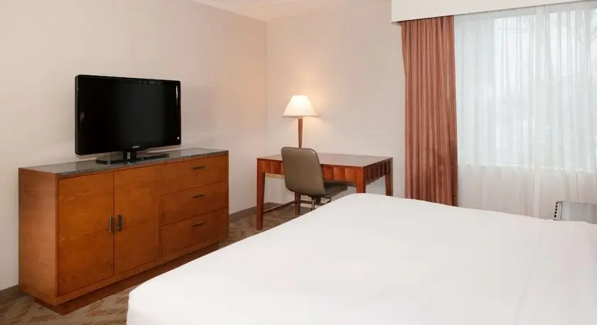 Doubletree Suites by Hilton Hotel Philadelphia West 