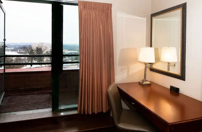 Doubletree Suites by Hilton Hotel Philadelphia West 