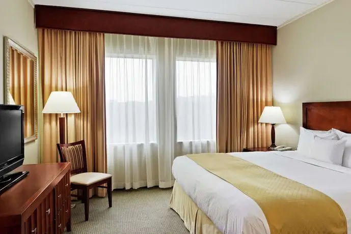 Doubletree Suites by Hilton Hotel Philadelphia West 