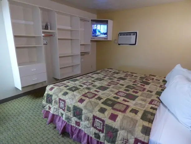 Coronada Inn & Suites 