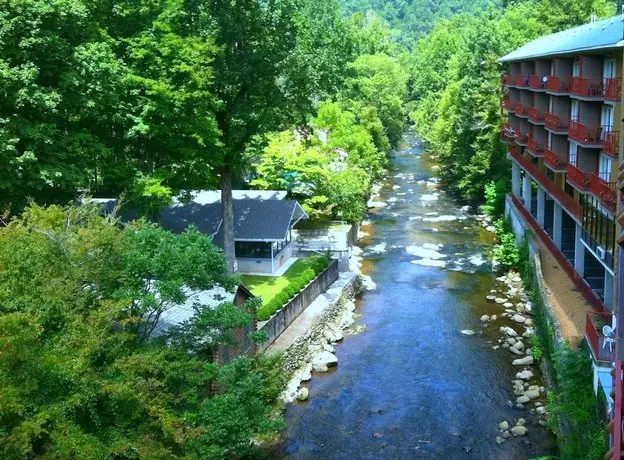 Baymont by Wyndham Gatlinburg On The River