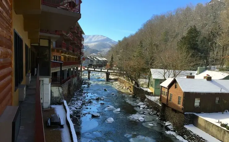 Baymont by Wyndham Gatlinburg On The River 