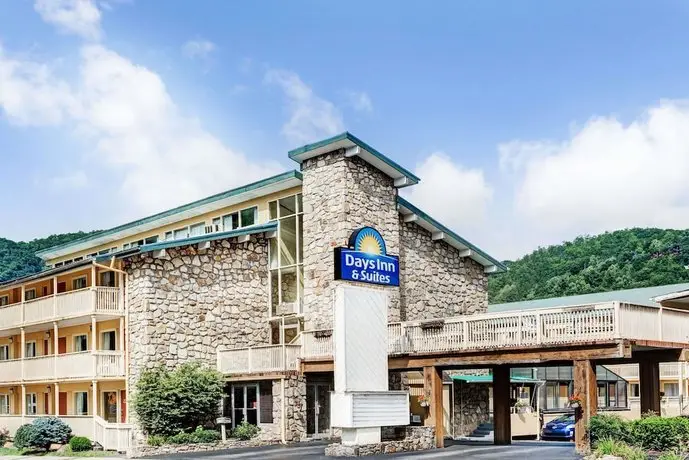 Days Inn & Suites by Wyndham Downtown Gatlinburg Parkway