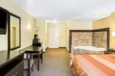 Days Inn & Suites by Wyndham Downtown Gatlinburg Parkway 