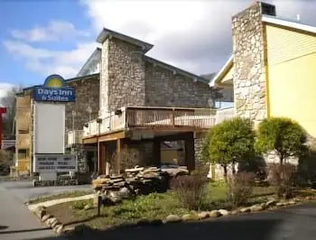 Days Inn & Suites by Wyndham Downtown Gatlinburg Parkway 