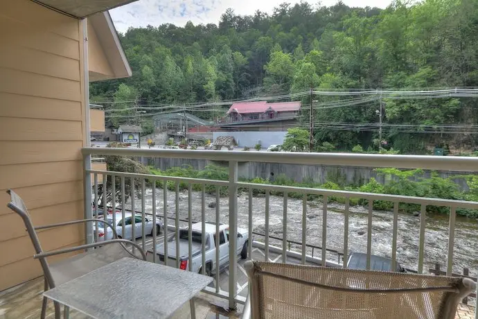 Gatlinburg River Inn 