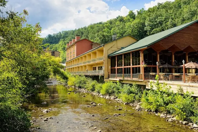 River Terrace Resort & Convention Center 