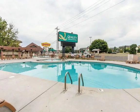 Quality Inn & Suites at Dollywood Lane 