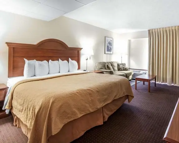 Quality Inn & Suites at Dollywood Lane 