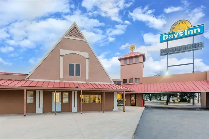 Days Inn by Wyndham San Antonio Splashtown ATT Center