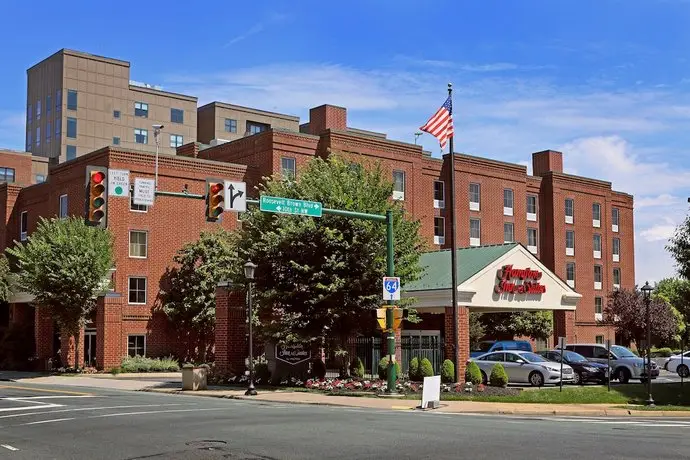 Hampton Inn & Suites Charlottesville at the University 