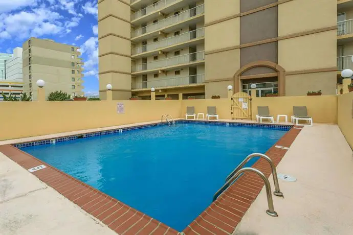 Travelodge by Wyndham Suites Virginia Beach Oceanfront