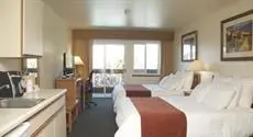 Lakeside Lodge and Suites 