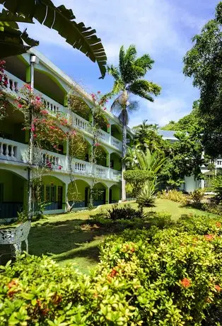 Doctors Cave Beach Hotel 