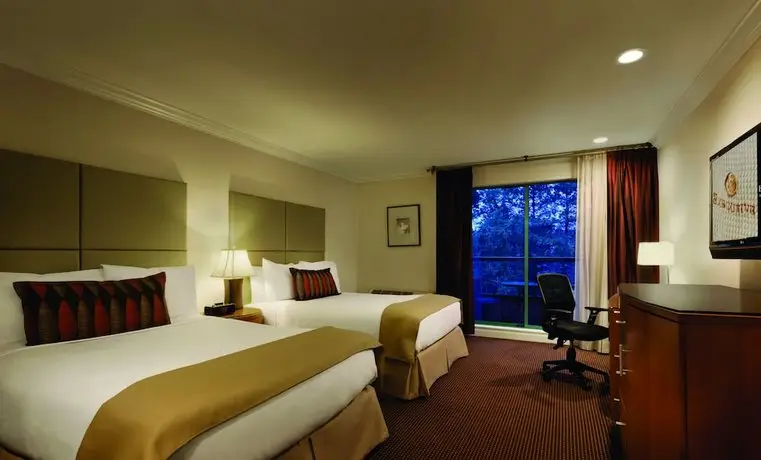 Executive Suites Hotel & Conference Center Metro Vancouver 