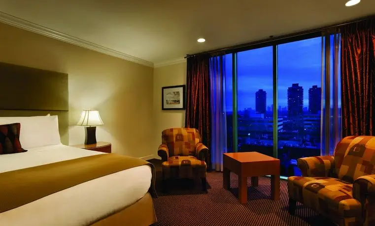 Executive Suites Hotel & Conference Center Metro Vancouver 