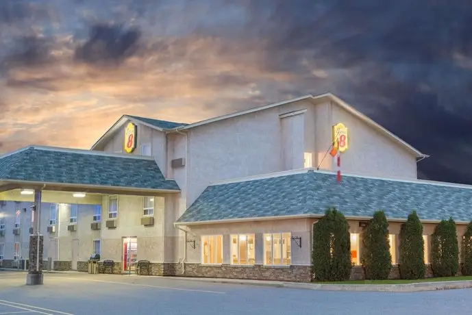 Super 8 by Wyndham Fort Frances Hotel