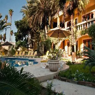 El Encanto Inn & Suites 