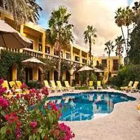 El Encanto Inn & Suites 