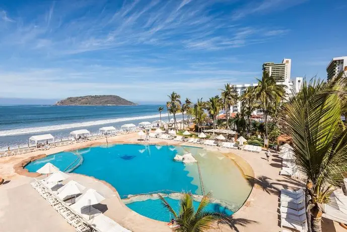 Costa de Oro Beach Hotel 