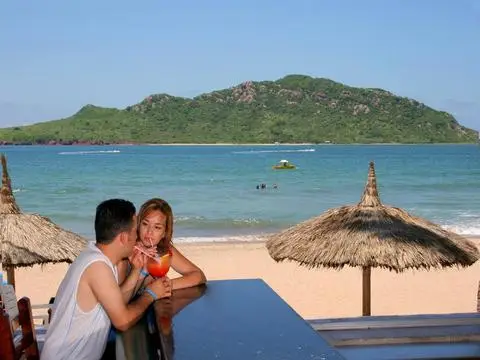 Las Flores Beach Resort 