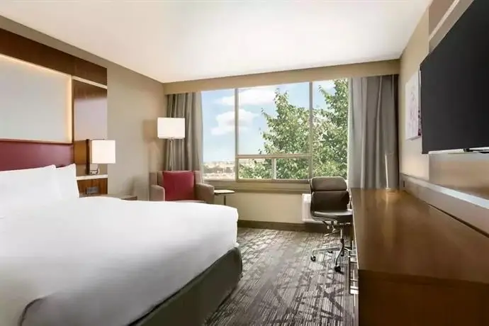 DoubleTree by Hilton Hotel Toronto Airport West 