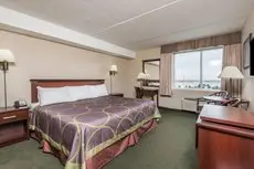 Super 8 by Wyndham Mississauga Hotel 