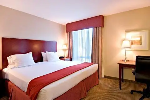 Holiday Inn Express Hotel and Suites Surrey 